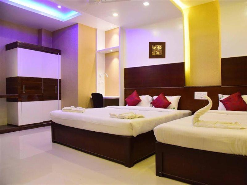 Hotel Sumith Palace Pondicherry Bagian luar foto