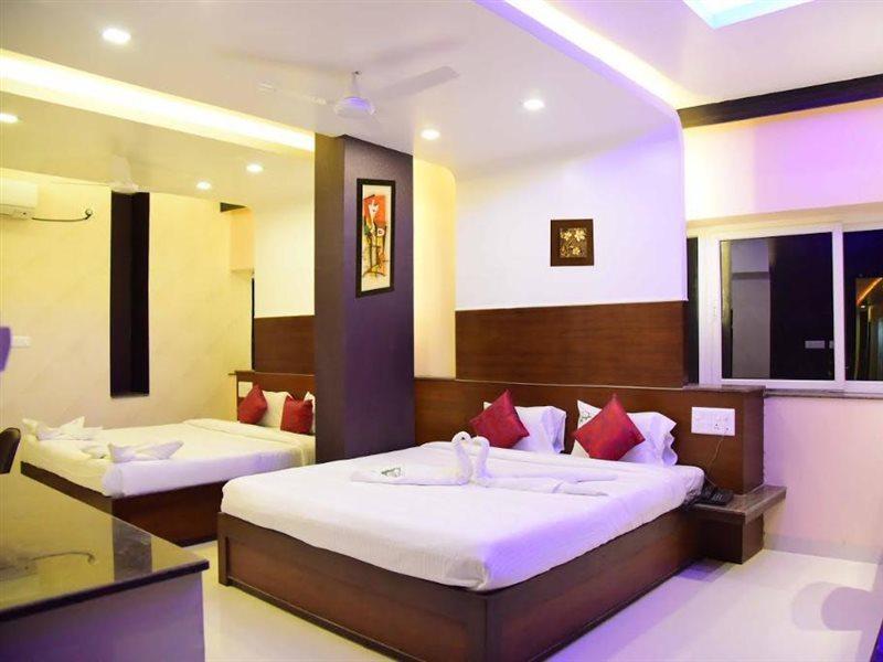 Hotel Sumith Palace Pondicherry Bagian luar foto