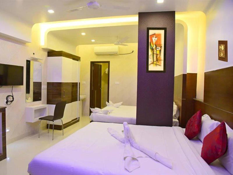 Hotel Sumith Palace Pondicherry Bagian luar foto