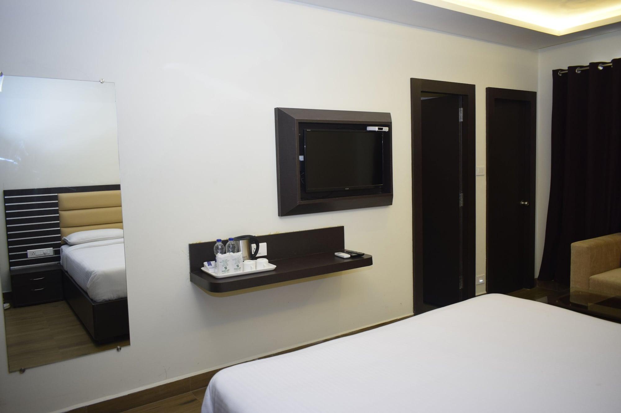 Hotel Sumith Palace Pondicherry Bagian luar foto