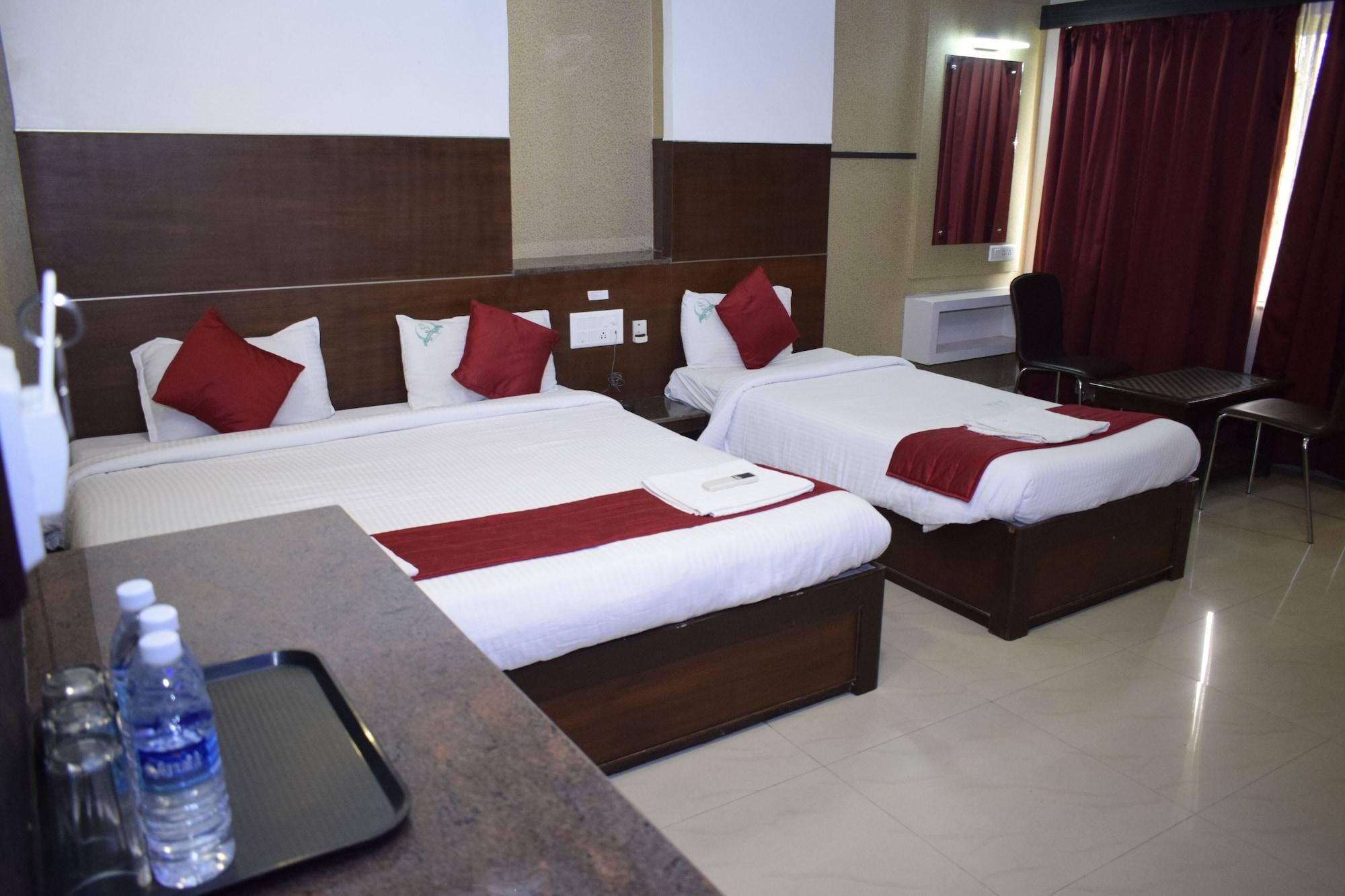 Hotel Sumith Palace Pondicherry Bagian luar foto