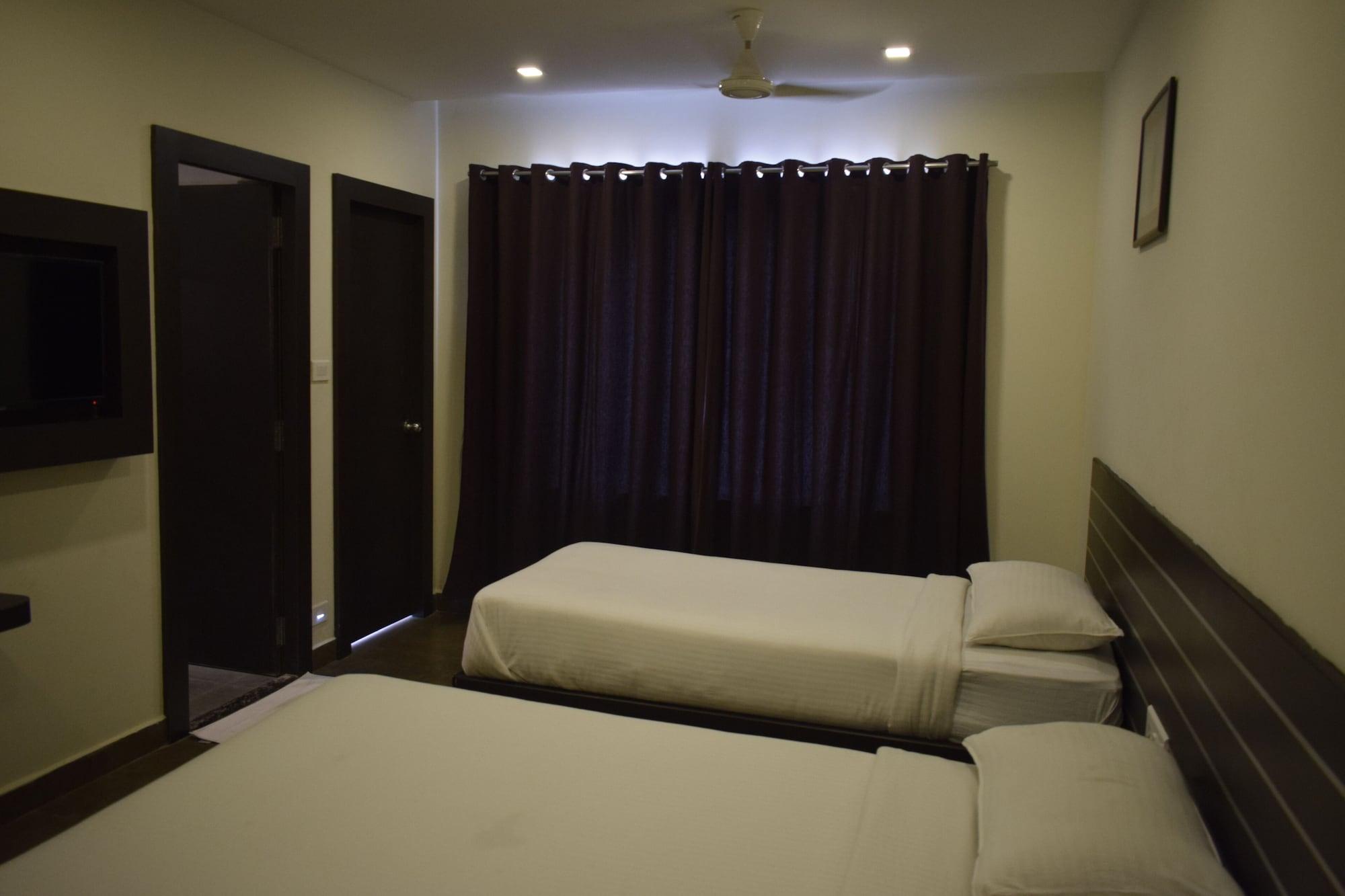 Hotel Sumith Palace Pondicherry Bagian luar foto
