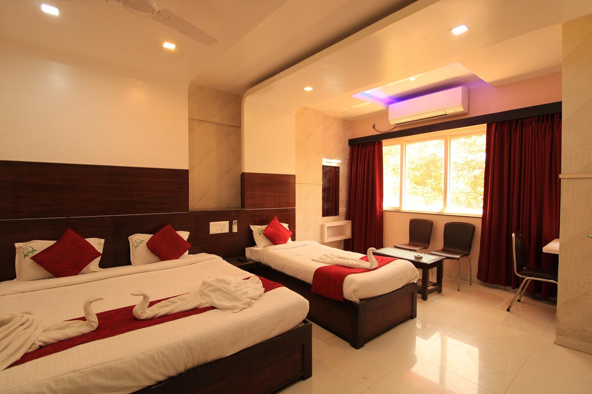 Hotel Sumith Palace Pondicherry Bagian luar foto