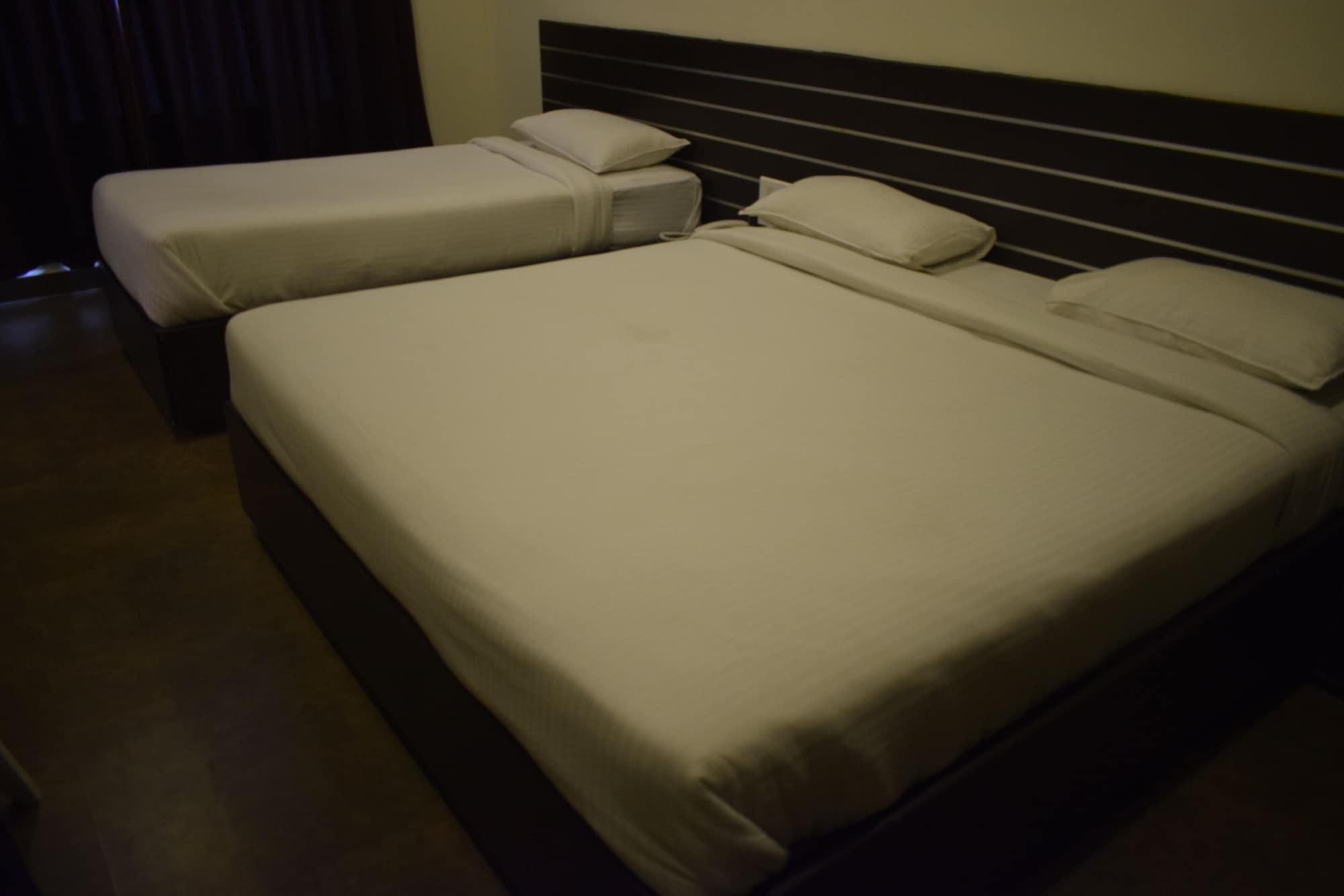 Hotel Sumith Palace Pondicherry Bagian luar foto