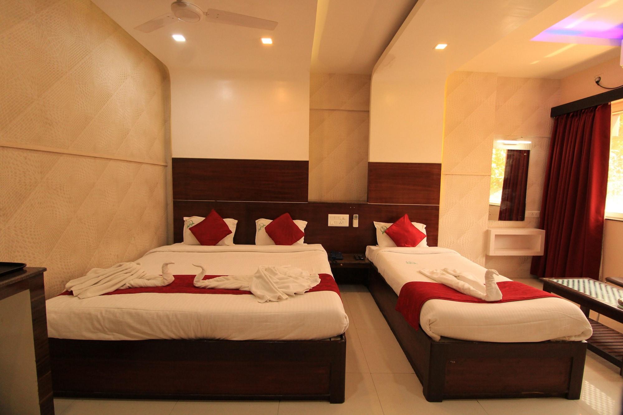 Hotel Sumith Palace Pondicherry Bagian luar foto