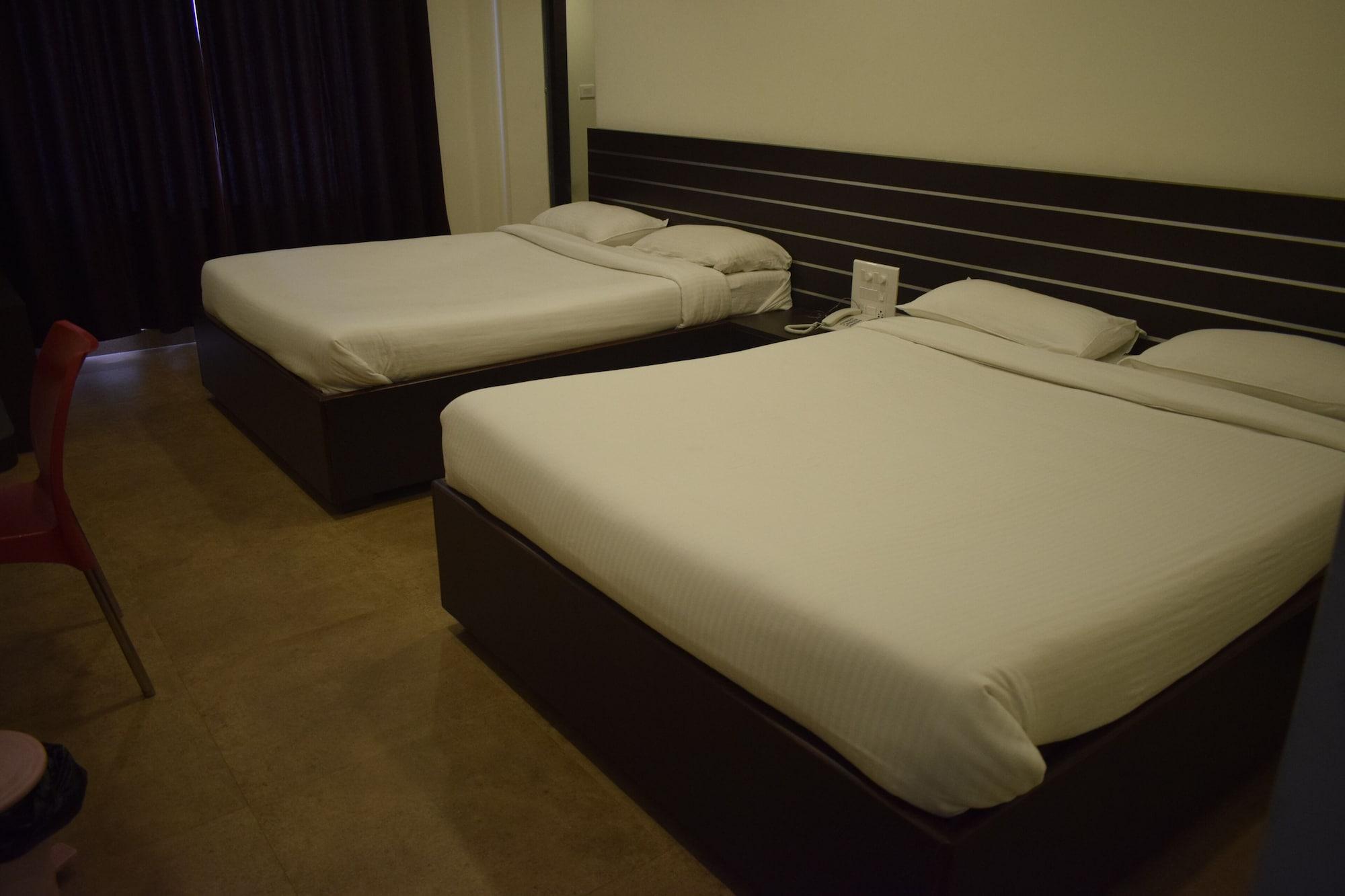 Hotel Sumith Palace Pondicherry Bagian luar foto