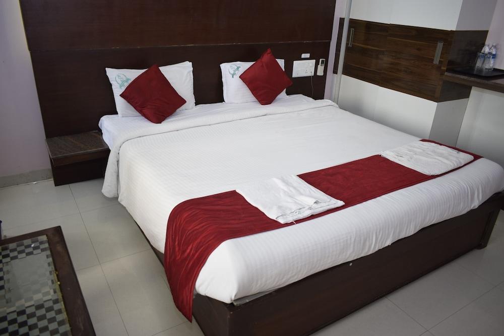 Hotel Sumith Palace Pondicherry Bagian luar foto