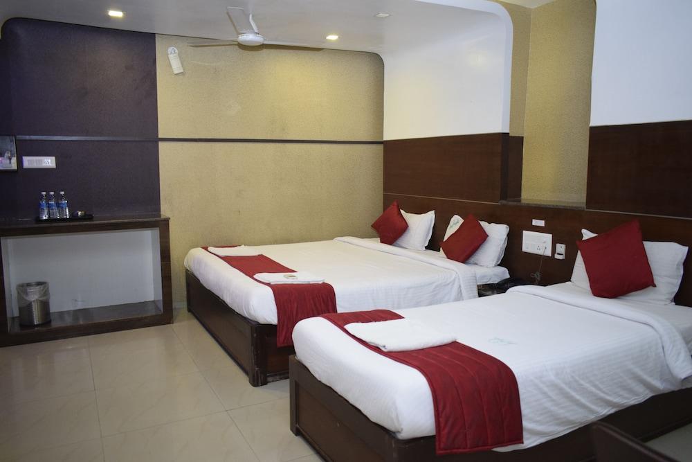 Hotel Sumith Palace Pondicherry Bagian luar foto