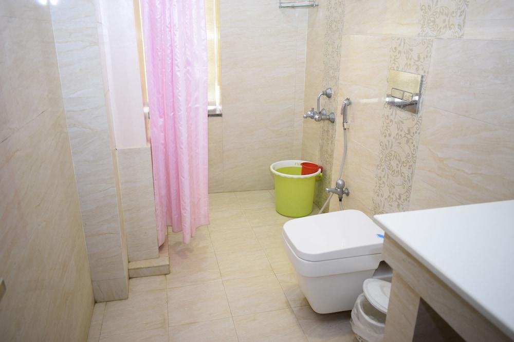 Hotel Sumith Palace Pondicherry Bagian luar foto