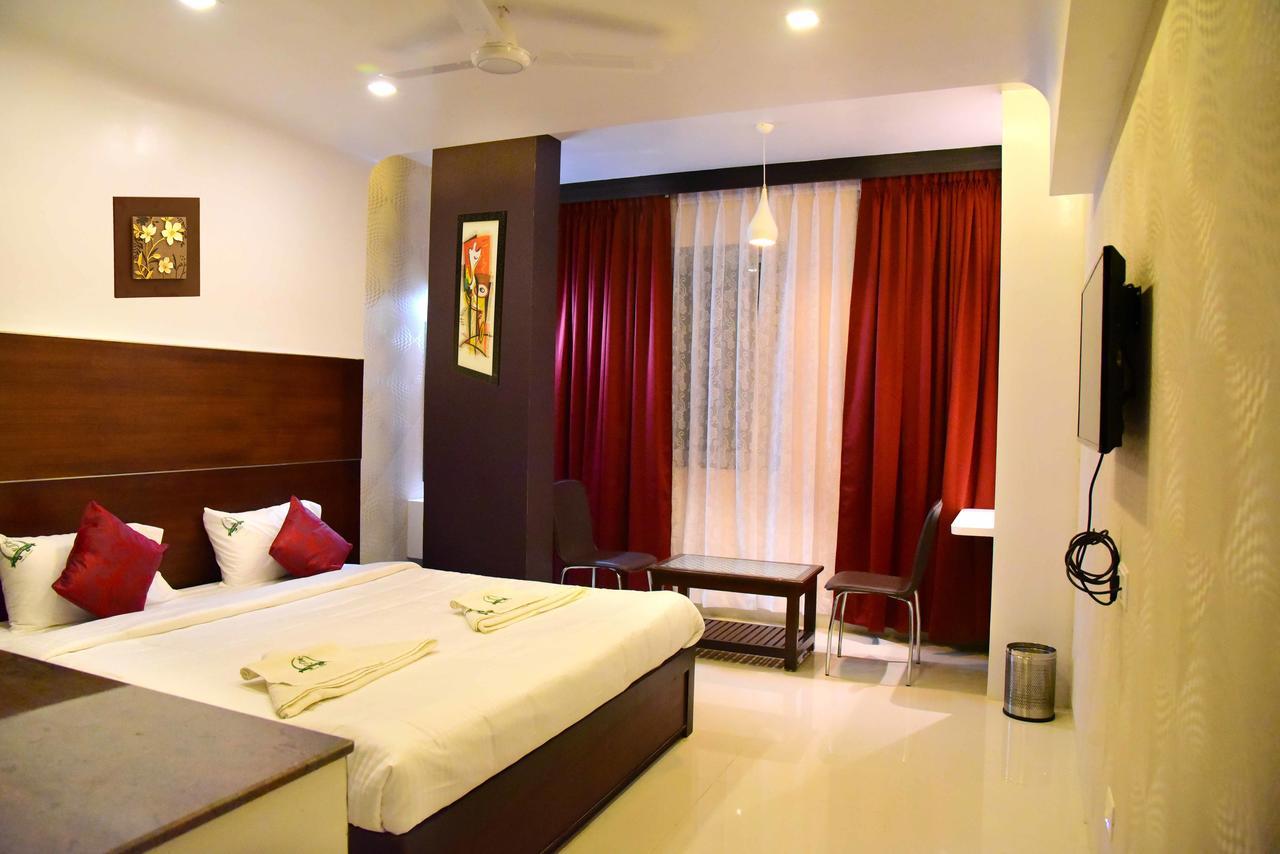 Hotel Sumith Palace Pondicherry Bagian luar foto