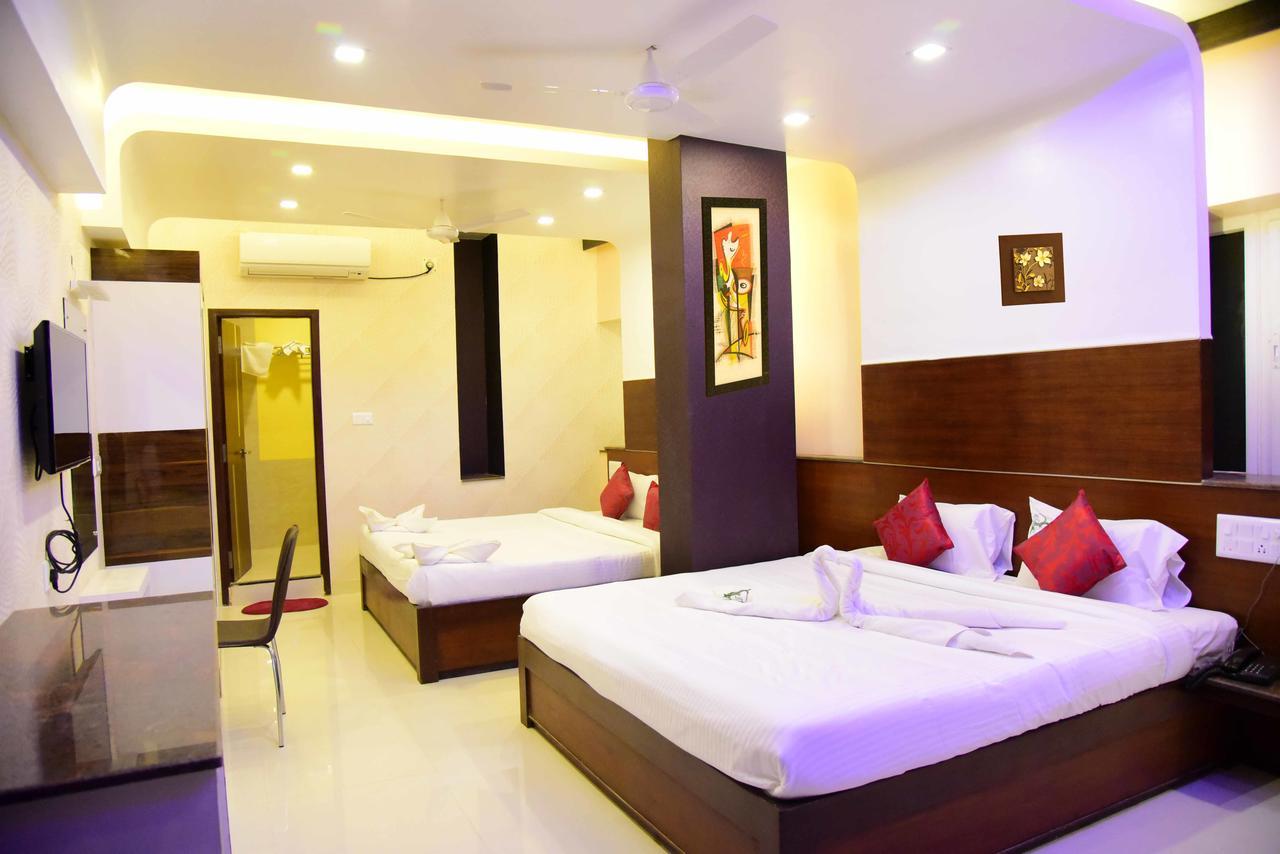 Hotel Sumith Palace Pondicherry Bagian luar foto