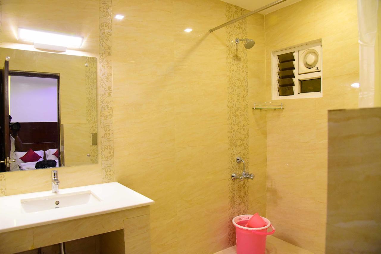 Hotel Sumith Palace Pondicherry Bagian luar foto