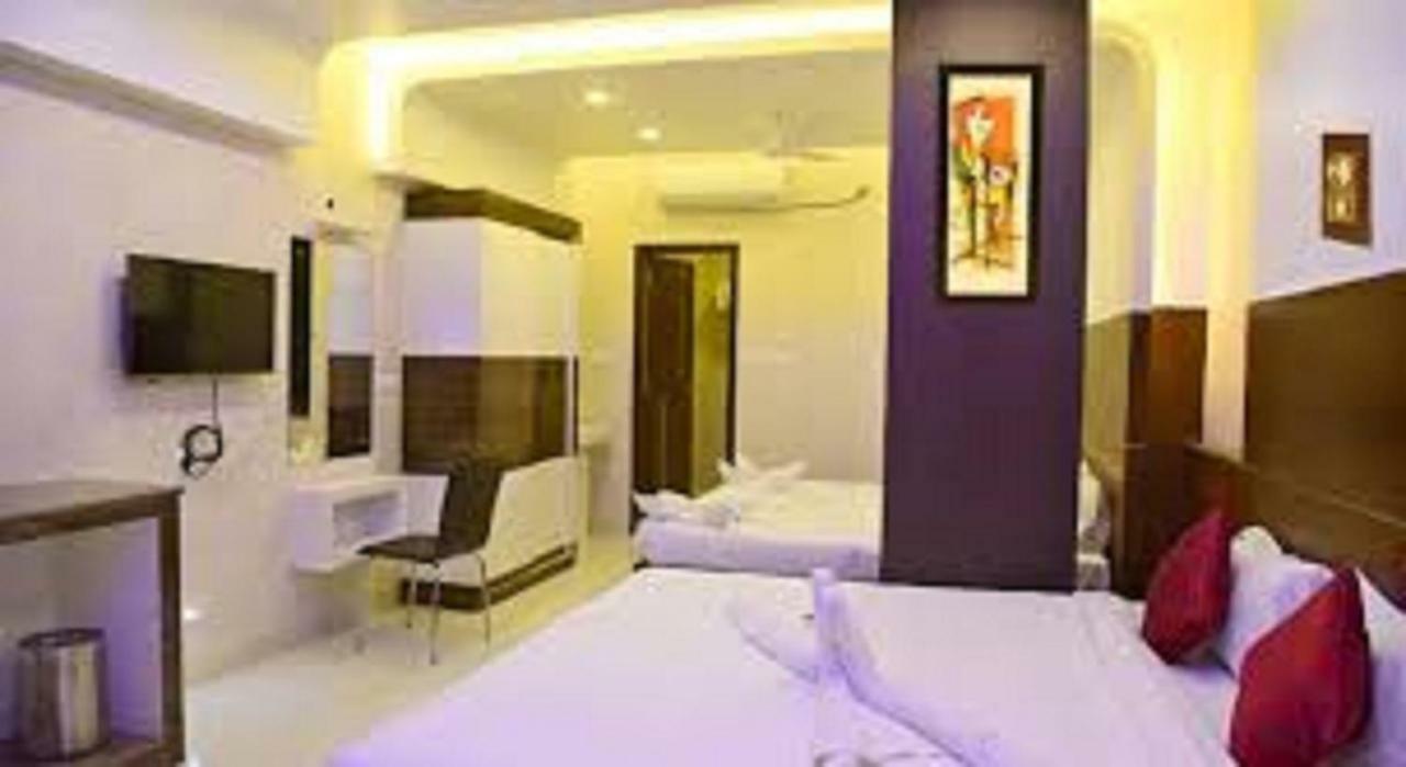 Hotel Sumith Palace Pondicherry Bagian luar foto