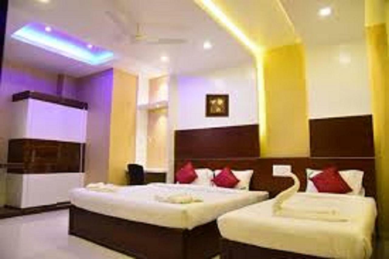 Hotel Sumith Palace Pondicherry Bagian luar foto